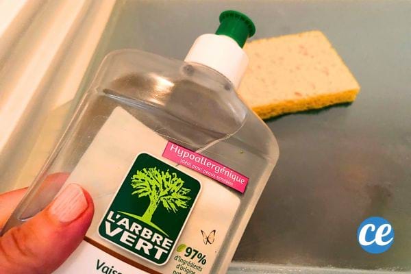 du produit vaisselle pour nettoyer le réfrigérateur