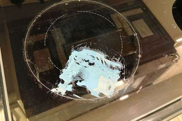 Comment Enlever du Plastique Fondu sur une Plaque de Cuisson ? 6