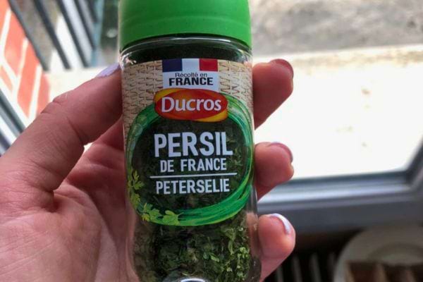 Pot de persil de France.