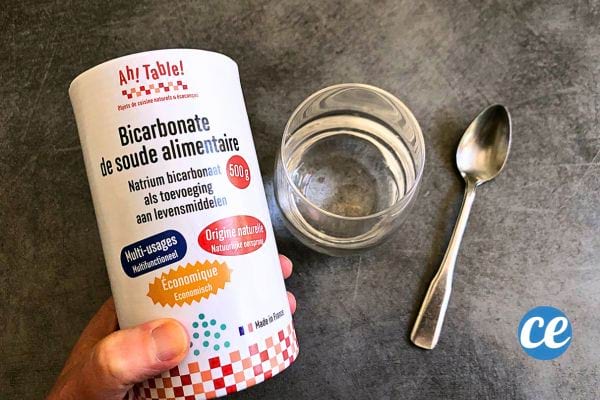 un pot de bicarbonate de soude alimentaire