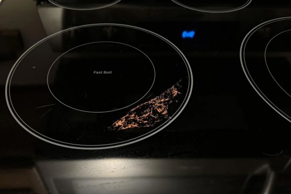 Comment Enlever du Plastique Fondu sur une Plaque de Cuisson ? 6