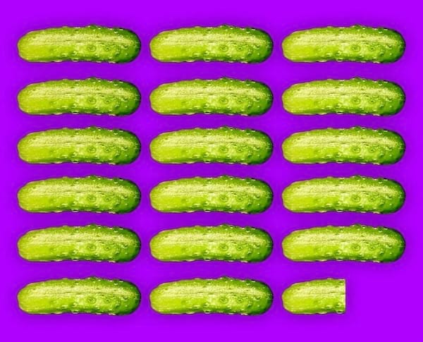 Cornichons verts croquants.