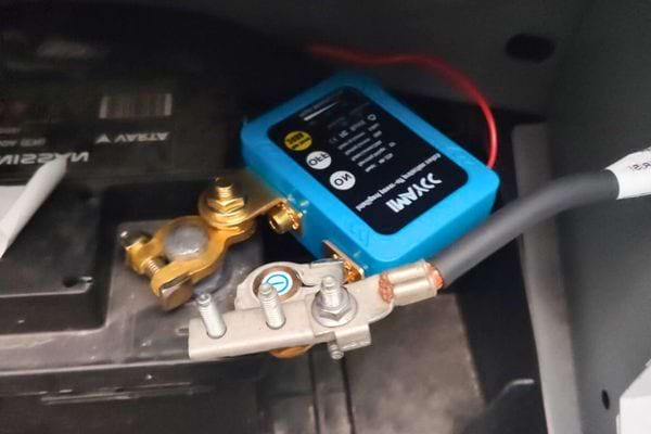 Coupe-circuit connecté à la batterie.