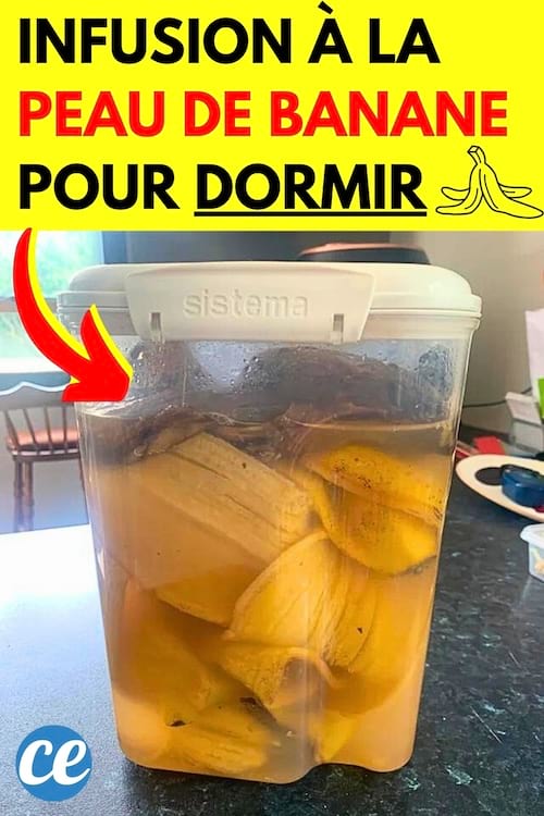 Des peaux de bananes coupées pour faire une infusion pour mieux dormir