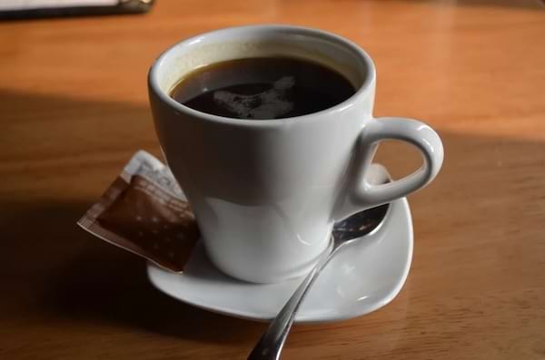 Tasse de café noir.