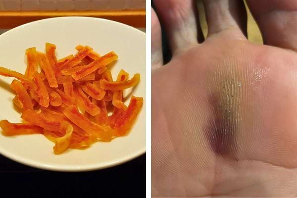 Zestes de citron et ampoule au pied.