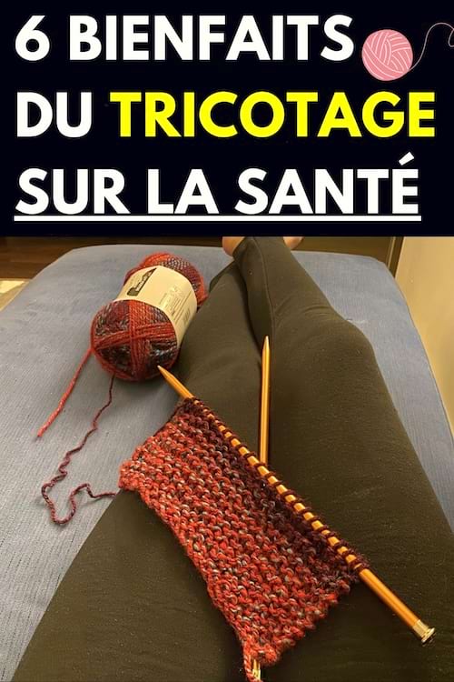 Matériel de tricotage sur les jambes d'une femme