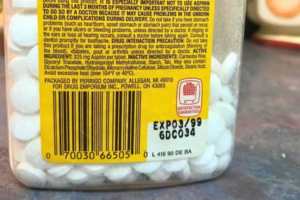 Acide salicylique et linge.