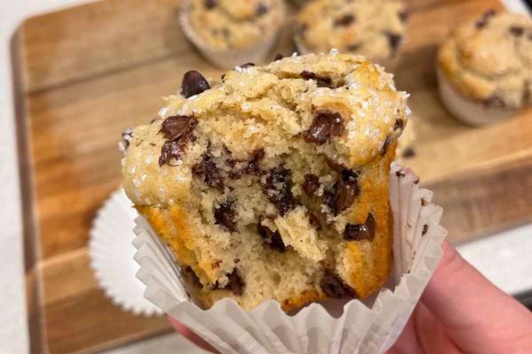 Muffin aux pépites de chocolat croquant.