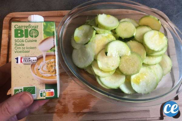 Crème végétale Carrefour Bio avec rondelles de courgettes.