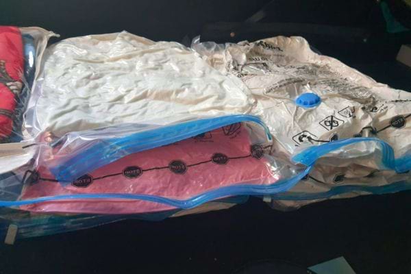 Vêtements rangés sous vide.