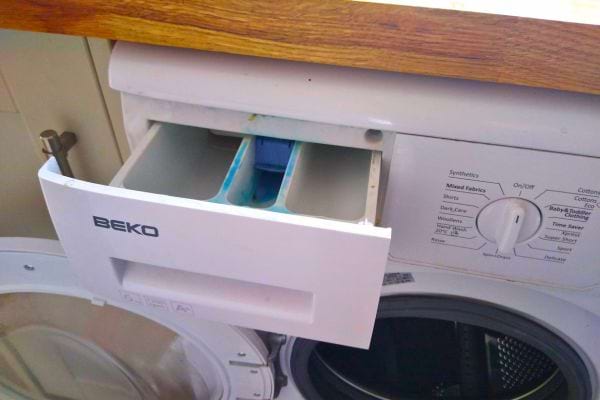 Tiroir de lessive d'un lave-linge Beko.
