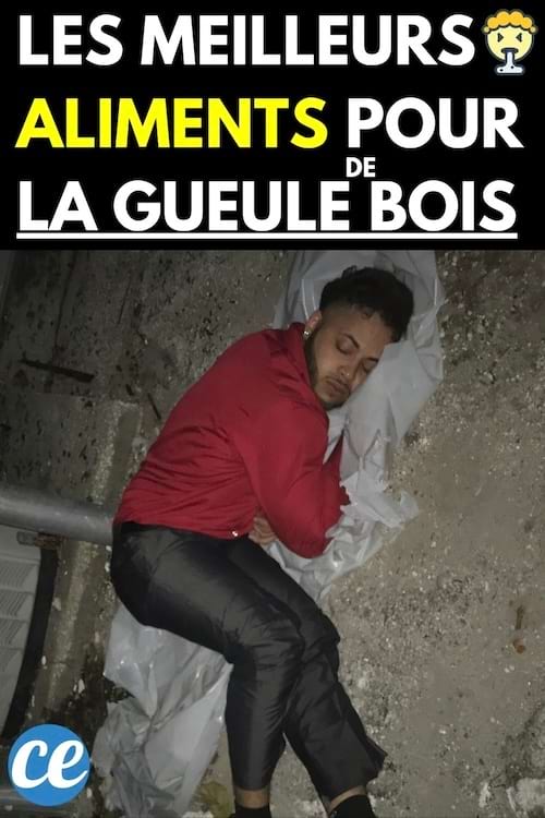 Un homme avec une veste rouge couché par terre