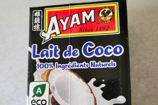 Carton Ayam noir de lait de coco.