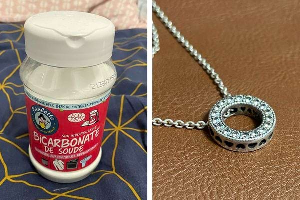 Pot de bicarbonate de soude posé sur un tissu.