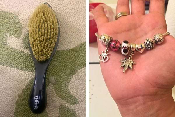 Brosse à poils doux et bracelet Pandora avec breloques.