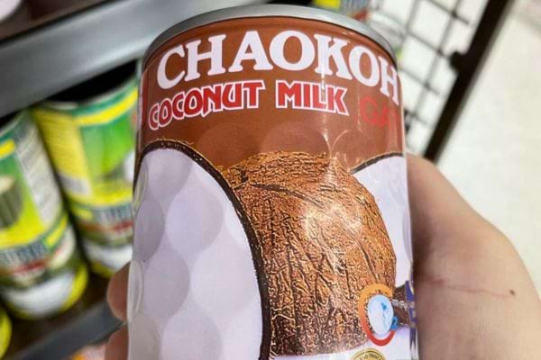 Boîte Chaokoh marron de lait de coco.