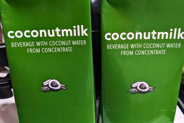 Carton vert “coconutmilk” avec eau de coco.