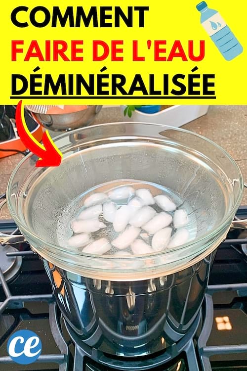 Une casserole avec de l'eau et des glaçons pour faire de l'eau déminéralisée