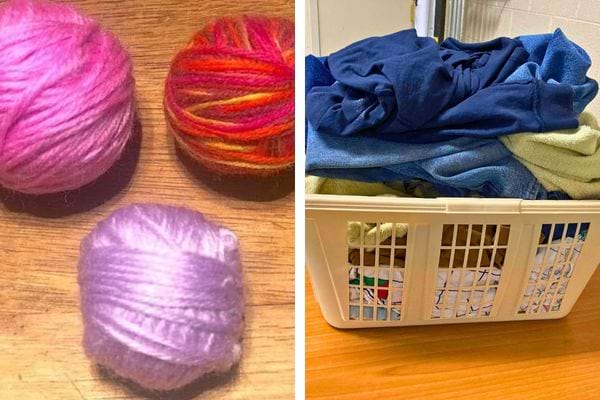 Trois pelotes de laine colorée sur une table.
