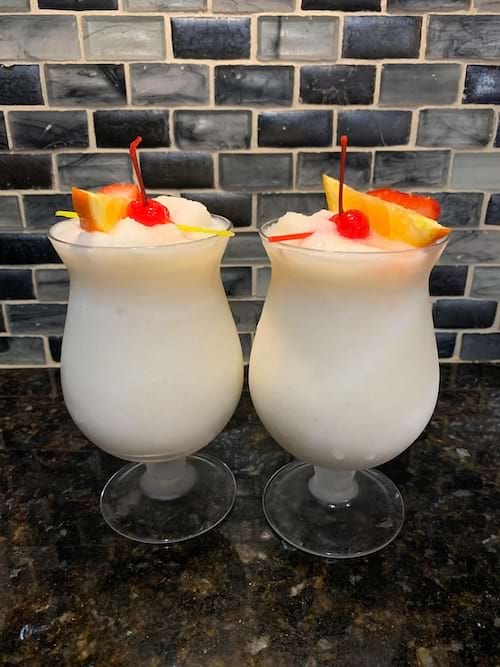 Une piña colada avec de la crème de coco