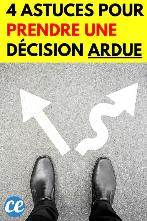 Des chaussures d'un homme qui a le choix entre plusieurs décisions