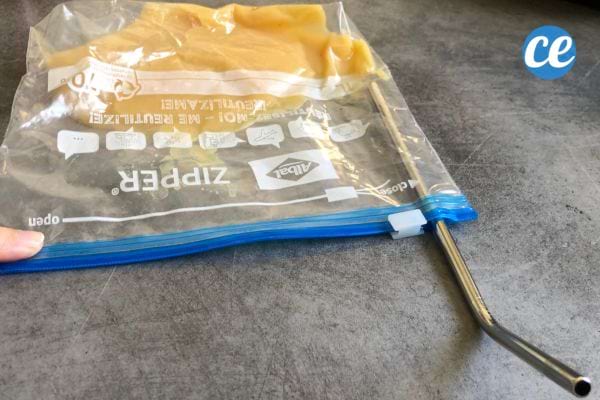 Compote dans un sac Ziploc, l'air retiré.