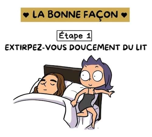 Une personne sort discrètement du lit sans réveiller l'autre.