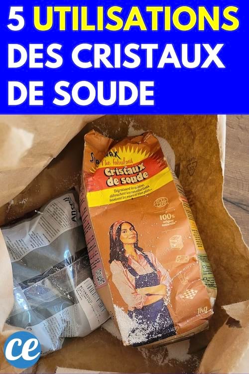 Un paquet ouvert de cristaux de soude