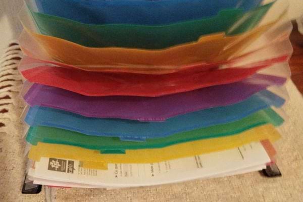 Dossier administratif rang&eacute; par couleurs.