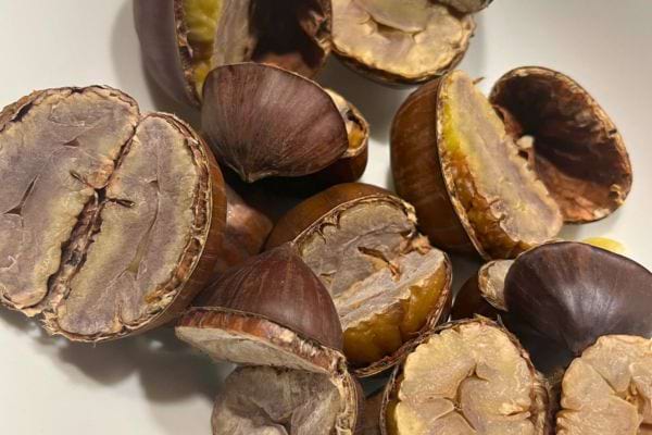 Châtaignes ouvertes après cuisson.