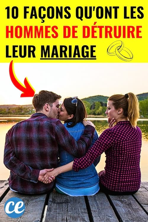 Un homme qui embrasse une femme et qui donne la main à une autre femme