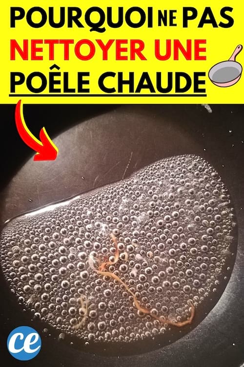 Une poêle chaude qui est nettoyée et qui fait des petites bulles