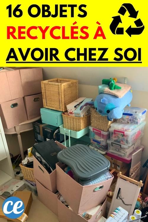 Plusieurs piles d'objets recyclés