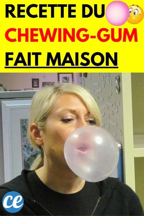 Une femme blonde faisant une grosse bulle avec son chewing-gum 