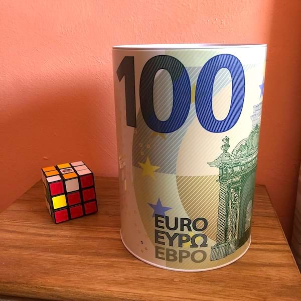 Tirelire pour mini-défi de150 euros.