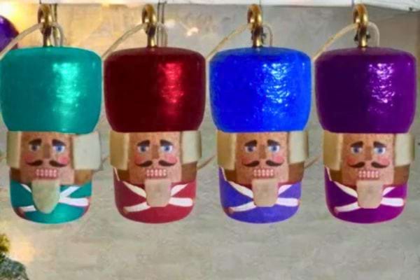 Casse-noisettes en bouchons.