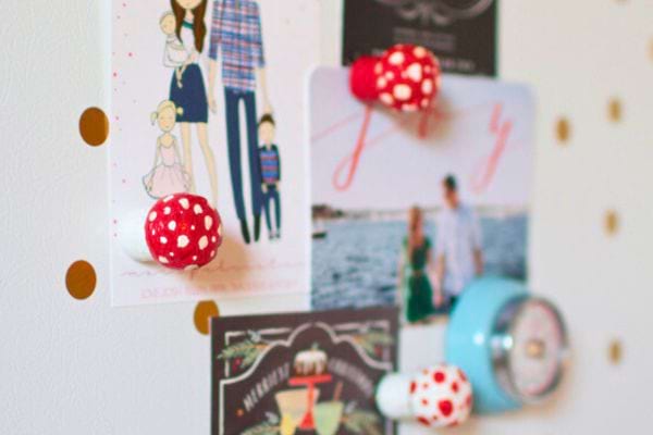 Magnets champignons en bouchon.