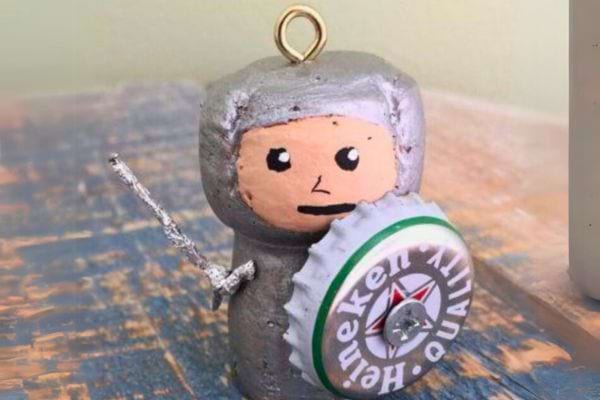 Chevalier avec bouclier en bouchon.