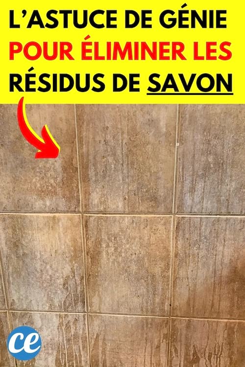 Des résidus de savons sur le carrelage de la salle de bain