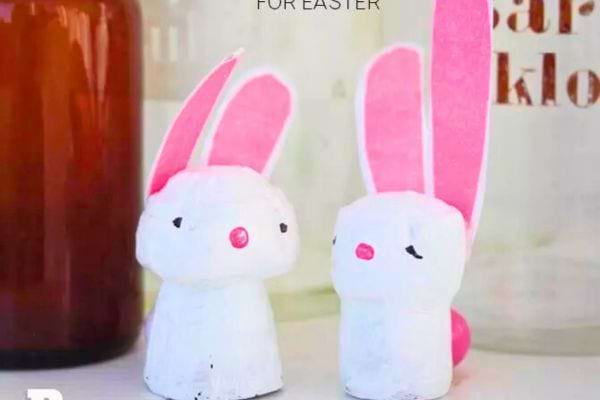 Lapins de Pâques en bouchons.