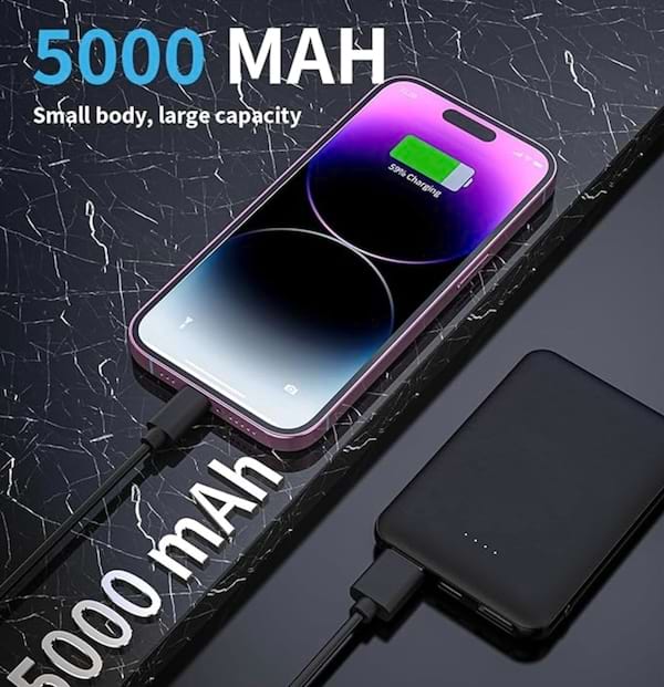 Une batterie de poche avec 2 Ports USB qui recharge deux smartphones en même temps