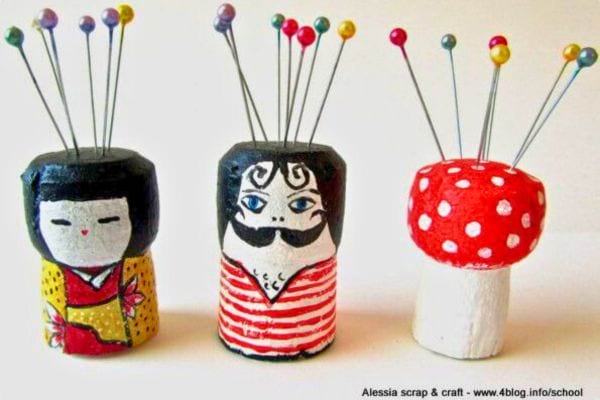 Pique-épingles en bouchons.