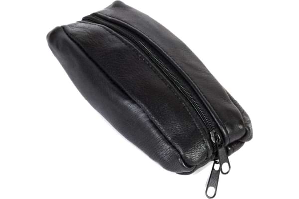 Un porte-monnaie en cuir véritable