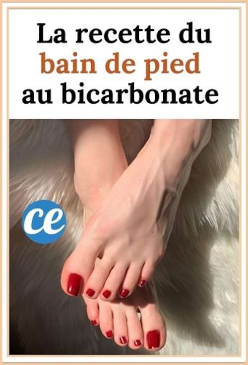 Paire de pied de femme avec du vernis rouge