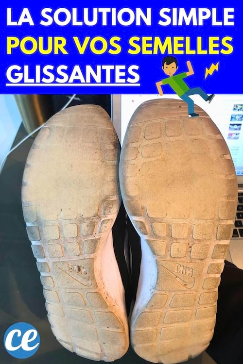 Semelles usées de chaussures Nike, montrant des traces d'usure et de saleté sur les surfaces plates, posées devant un ordinateur portable en arrière-plan.