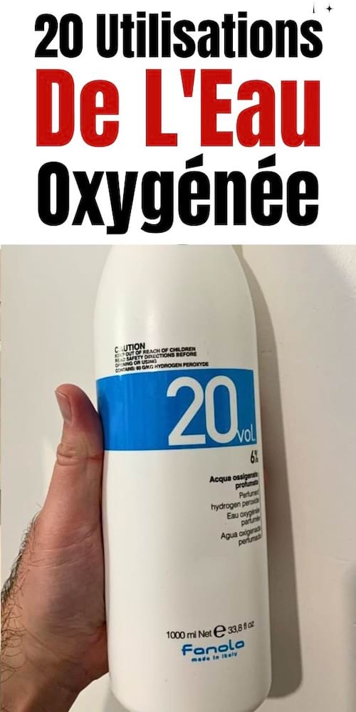 Une personne tenant une bouteille d'eau oxygénée