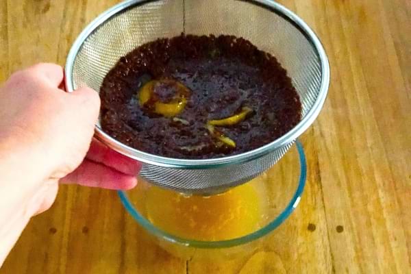 Passoire pour filtrer graines de lin de sirop toux maison.