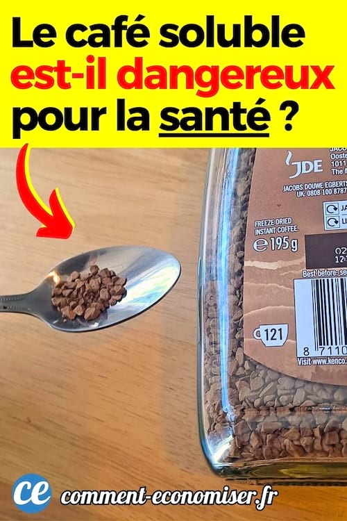 Du café instantané dans une cuillère avec un flacon à côté