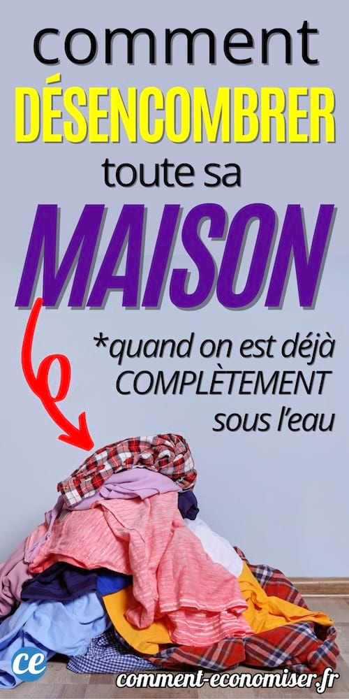 Une pile de vêtements qui a besoin d'être désencombrer dans la maison